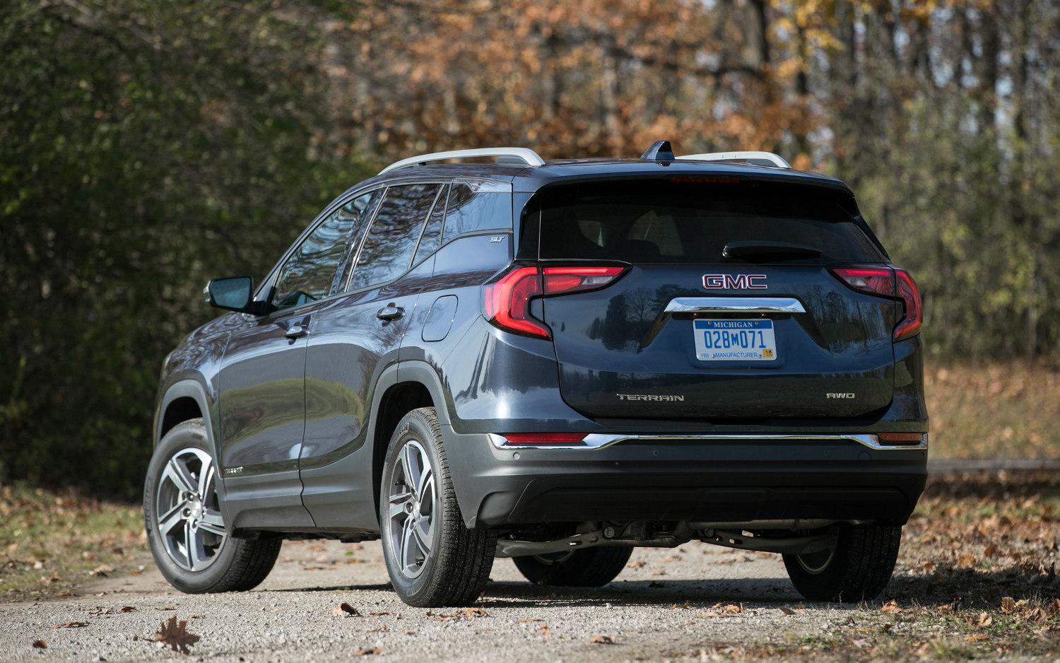 Comparison Chevrolet Equinox LT 2019 vs GMC Terrain Denali 2019